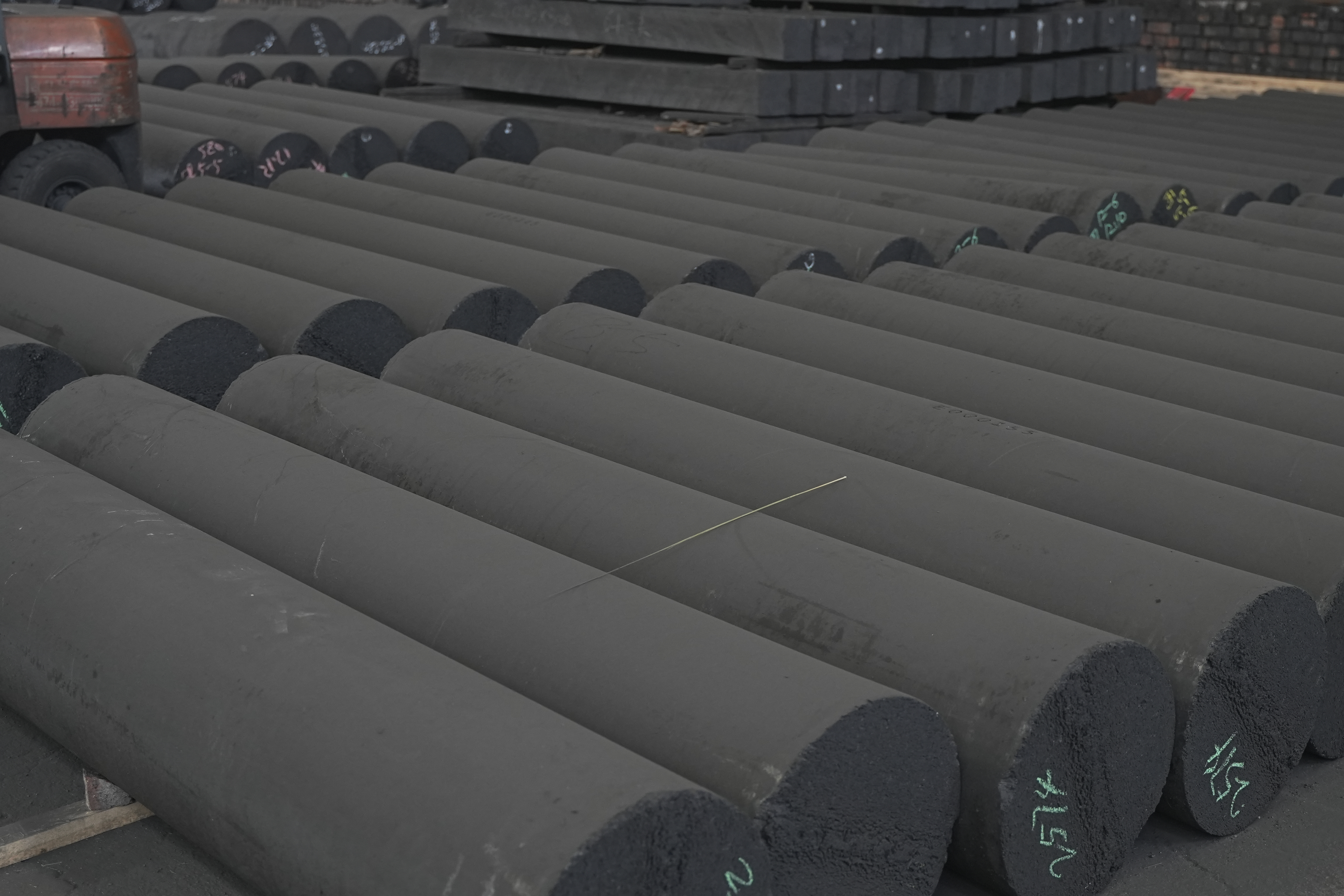 准超高功率石墨电极